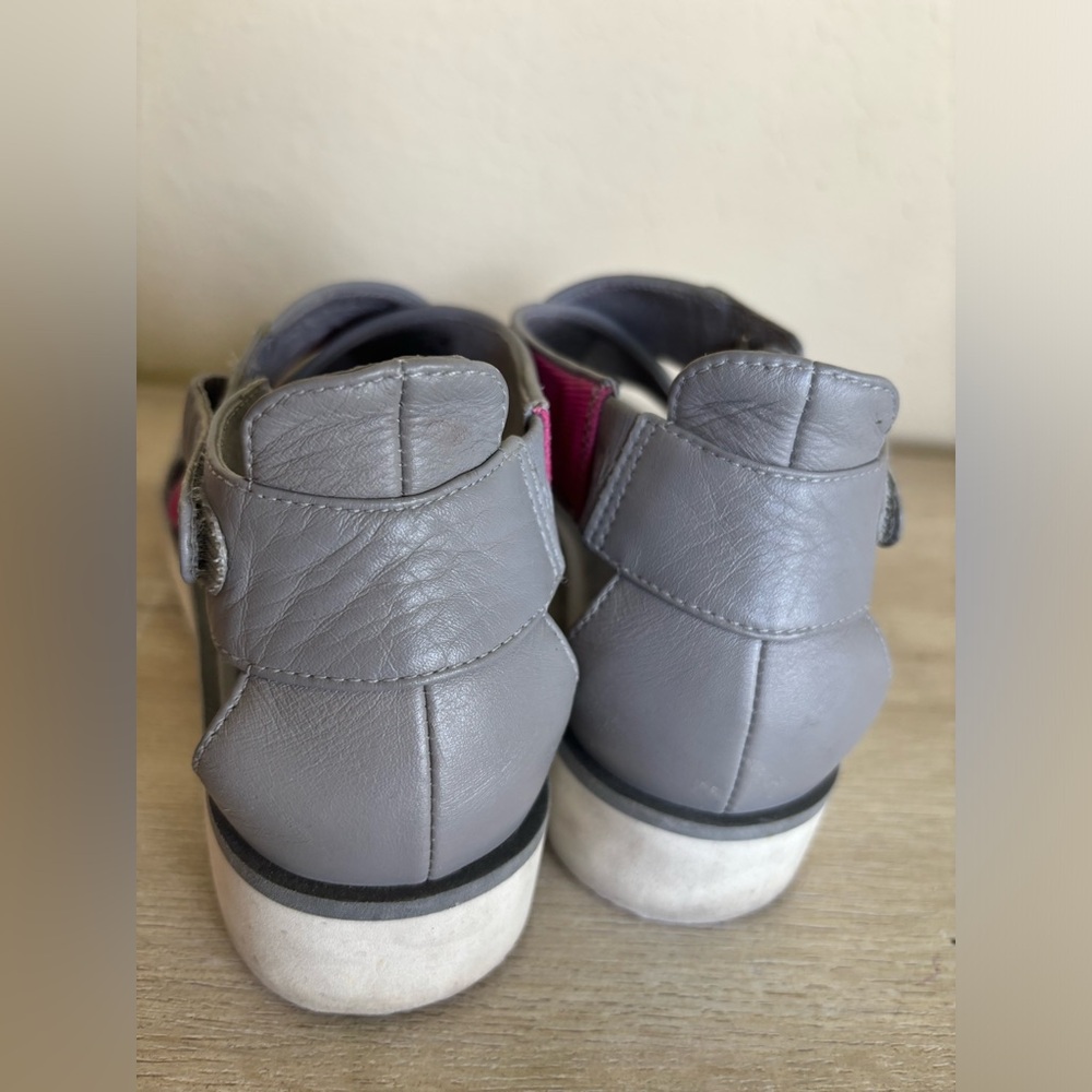 TSUBO leather strappy sandals - Picture 5 of 5